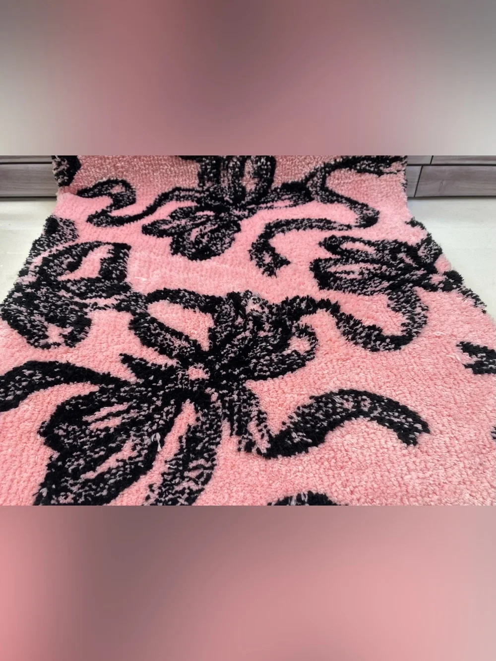 Betsey Johnson ❤️So soft Bow pattern Bath Rug Pink/Black  20x32”  New